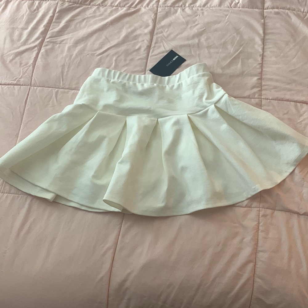 Cream plates mini skort